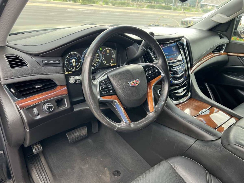 2015 Cadillac Escalade Image 10