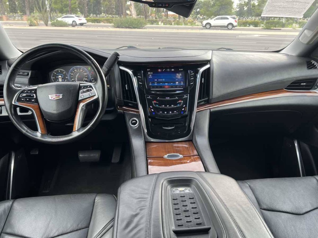 2015 Cadillac Escalade Image 11