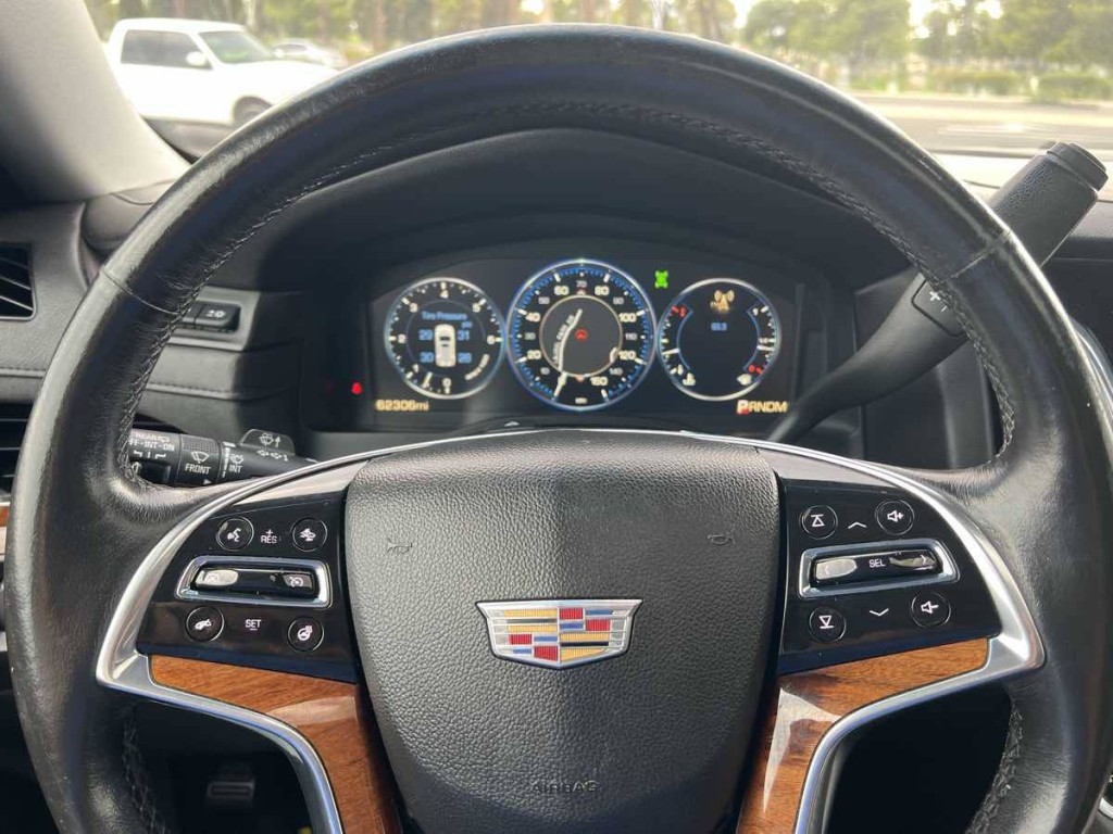 2015 Cadillac Escalade Image 12