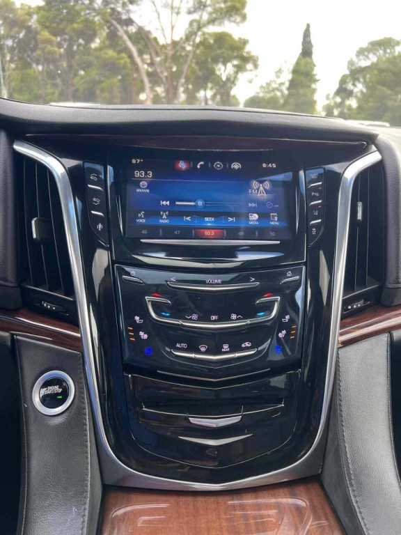 2015 Cadillac Escalade Image 16