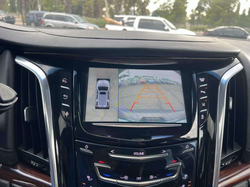 2015 Cadillac Escalade Image 18