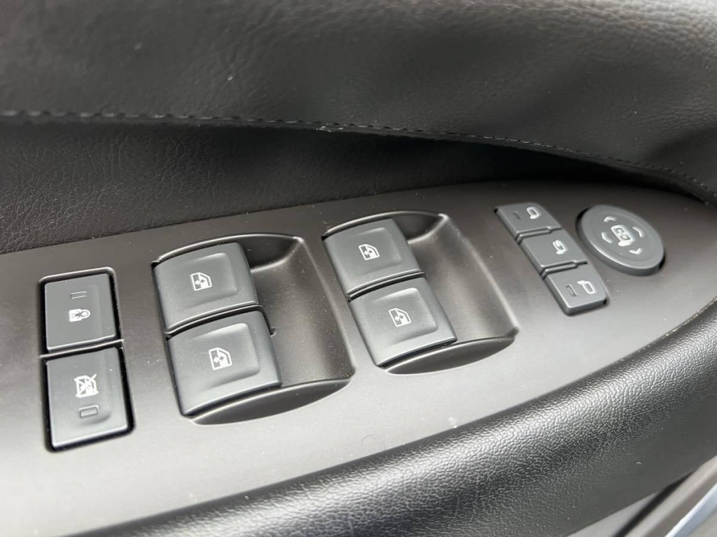 2015 Cadillac Escalade Image 22