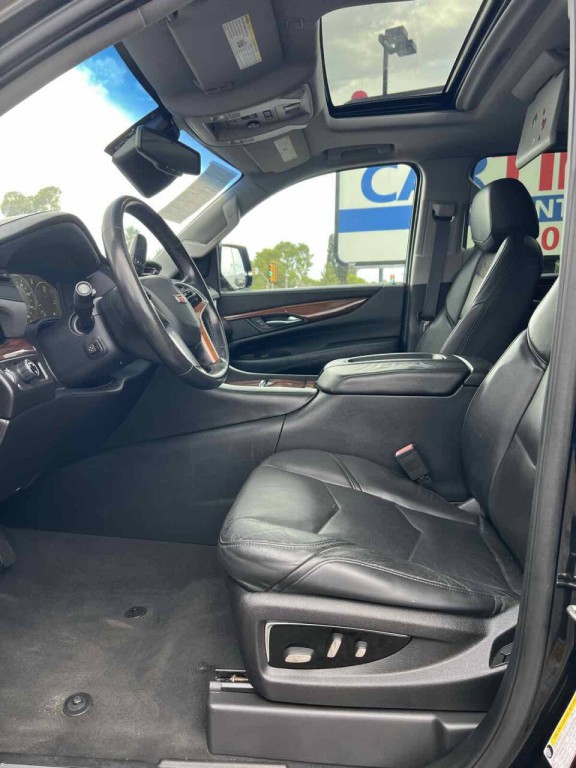2015 Cadillac Escalade Image 25