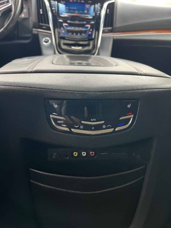 2015 Cadillac Escalade Image 29
