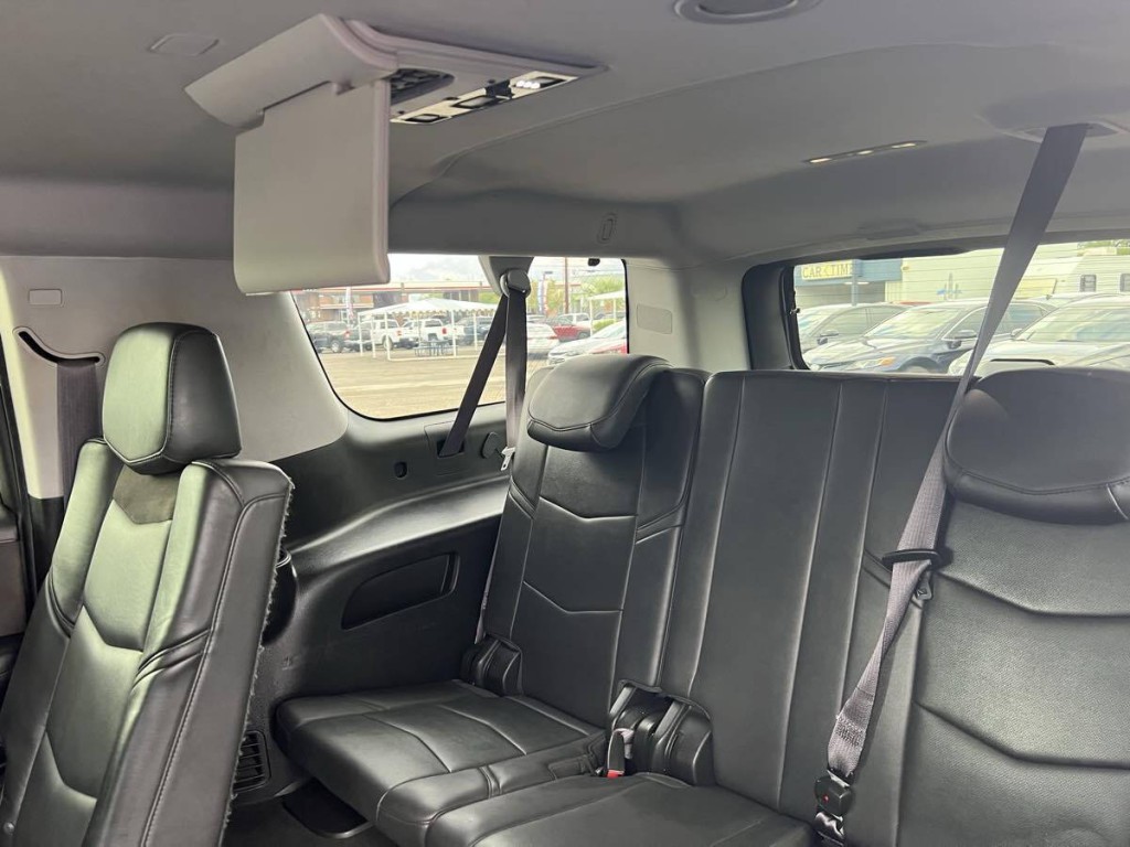 2015 Cadillac Escalade Image 31