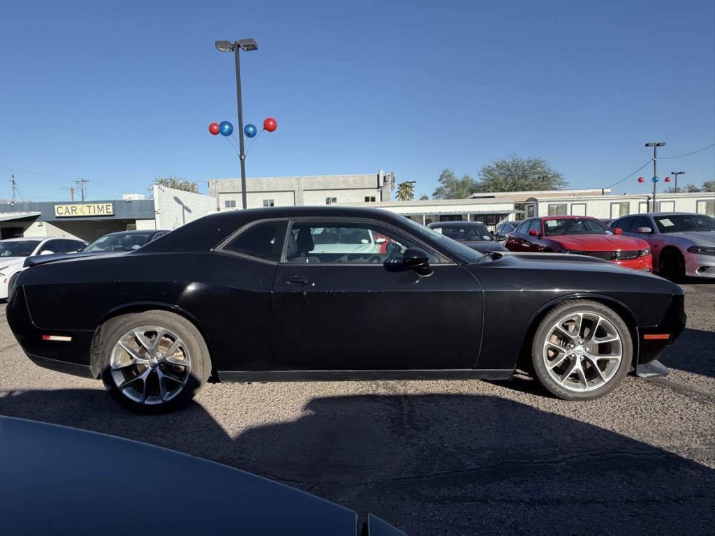 2022 Dodge Challenger Image 8