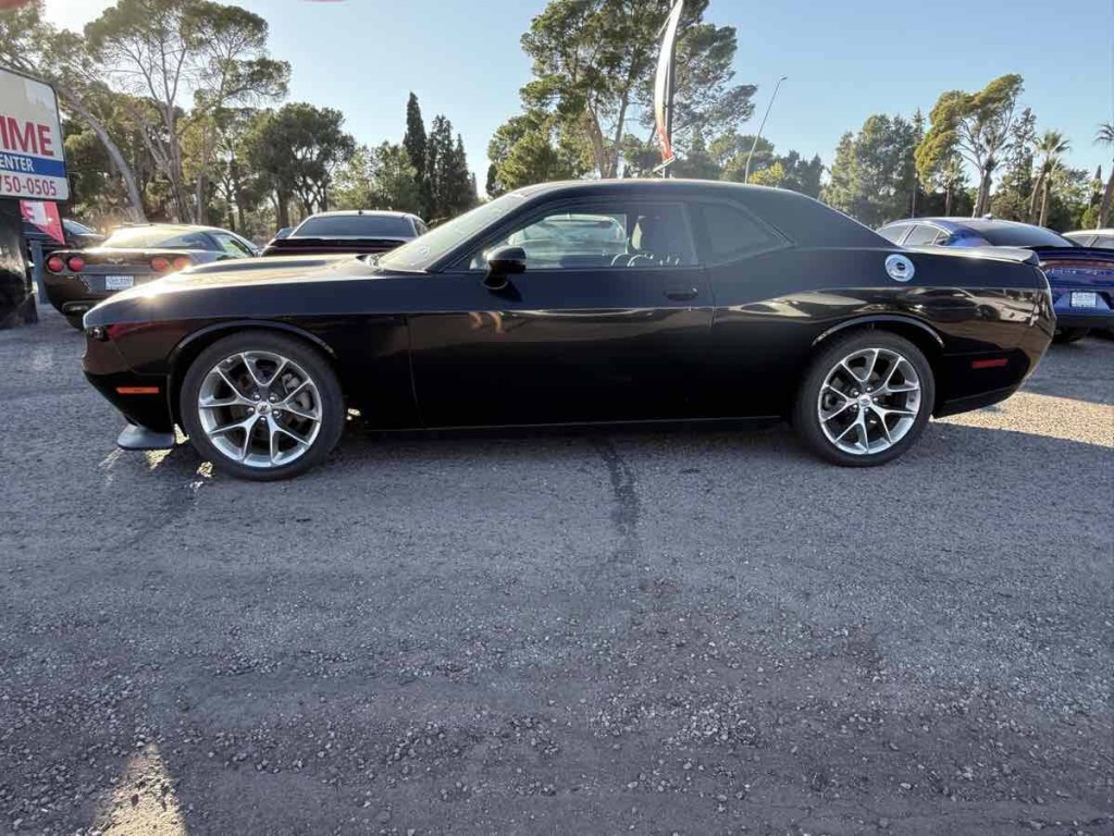 2022 Dodge Challenger Image 9