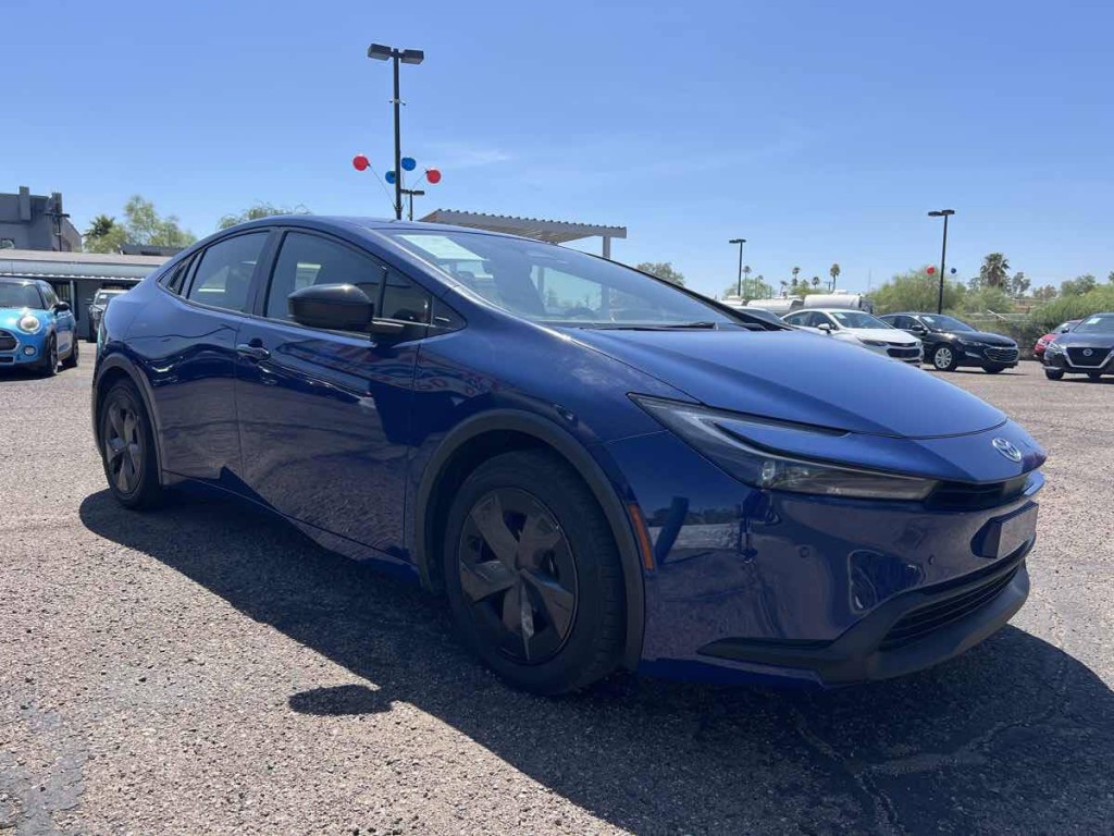 2023 Toyota Prius Image 3
