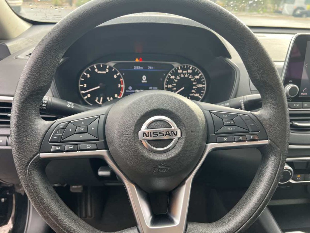 2022 Nissan Altima Image 9
