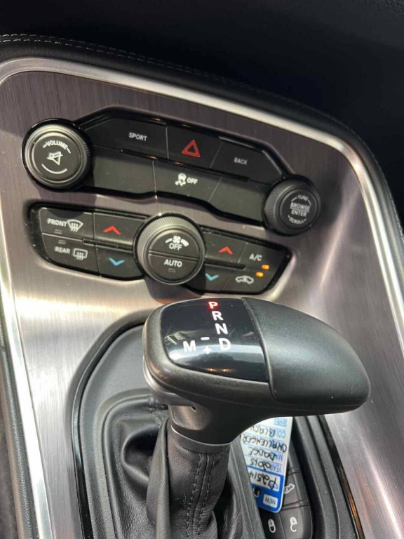 2015 Dodge Challenger Image 16