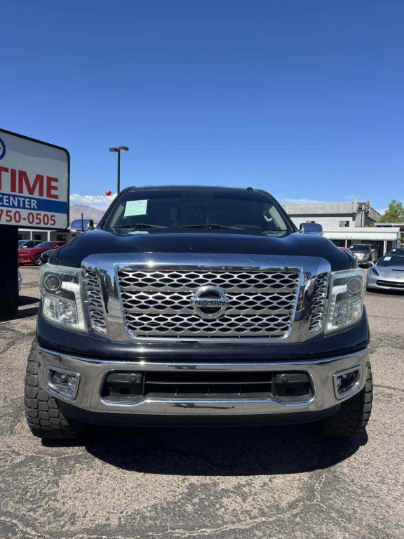 2017 Nissan Titan Image 2