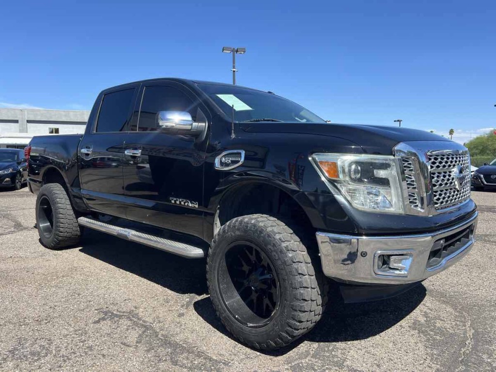 2017 Nissan Titan Image 3