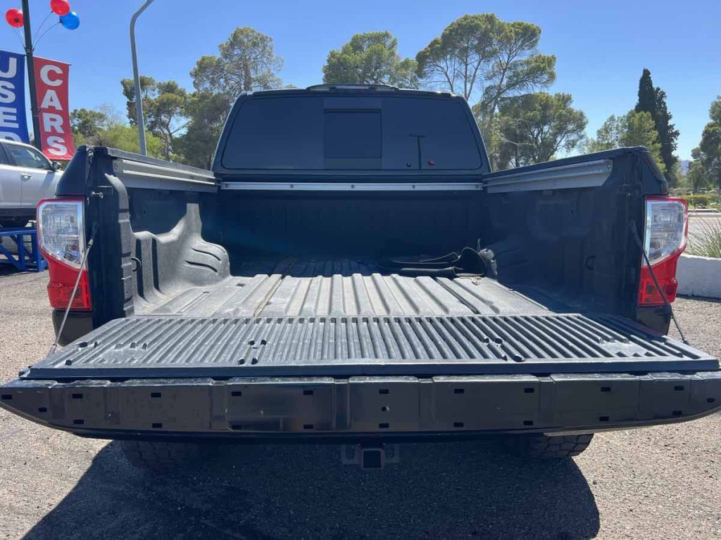 2017 Nissan Titan Image 6