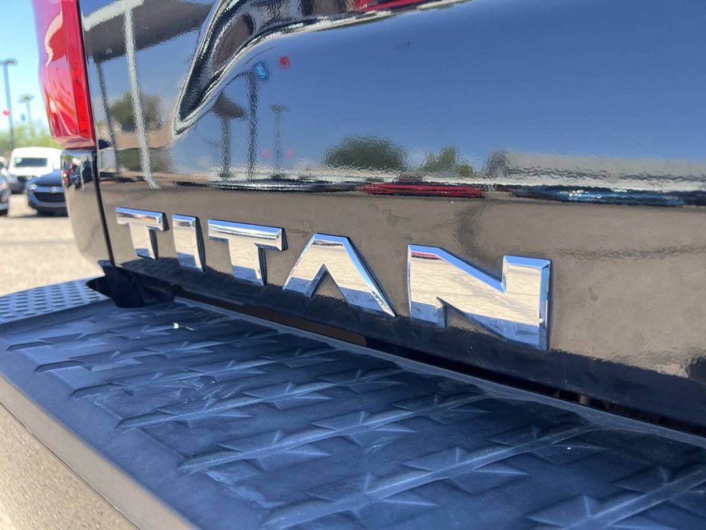 2017 Nissan Titan Image 7