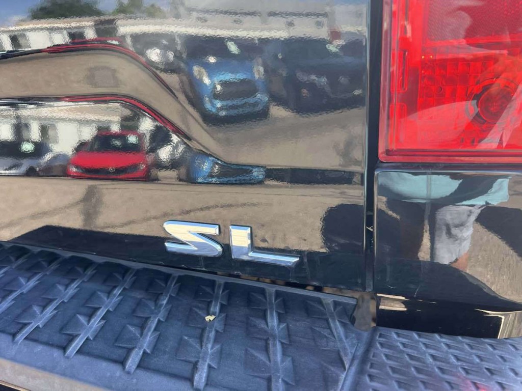 2017 Nissan Titan Image 8
