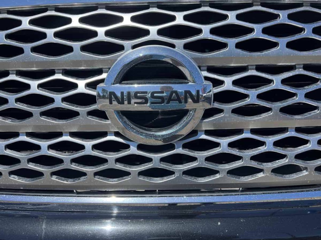 2017 Nissan Titan Image 11