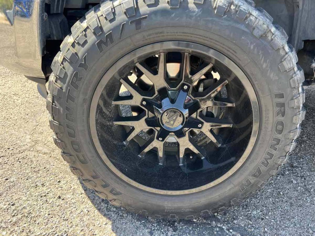 2017 Nissan Titan Image 15