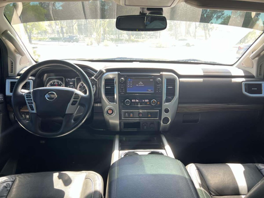 2017 Nissan Titan Image 17