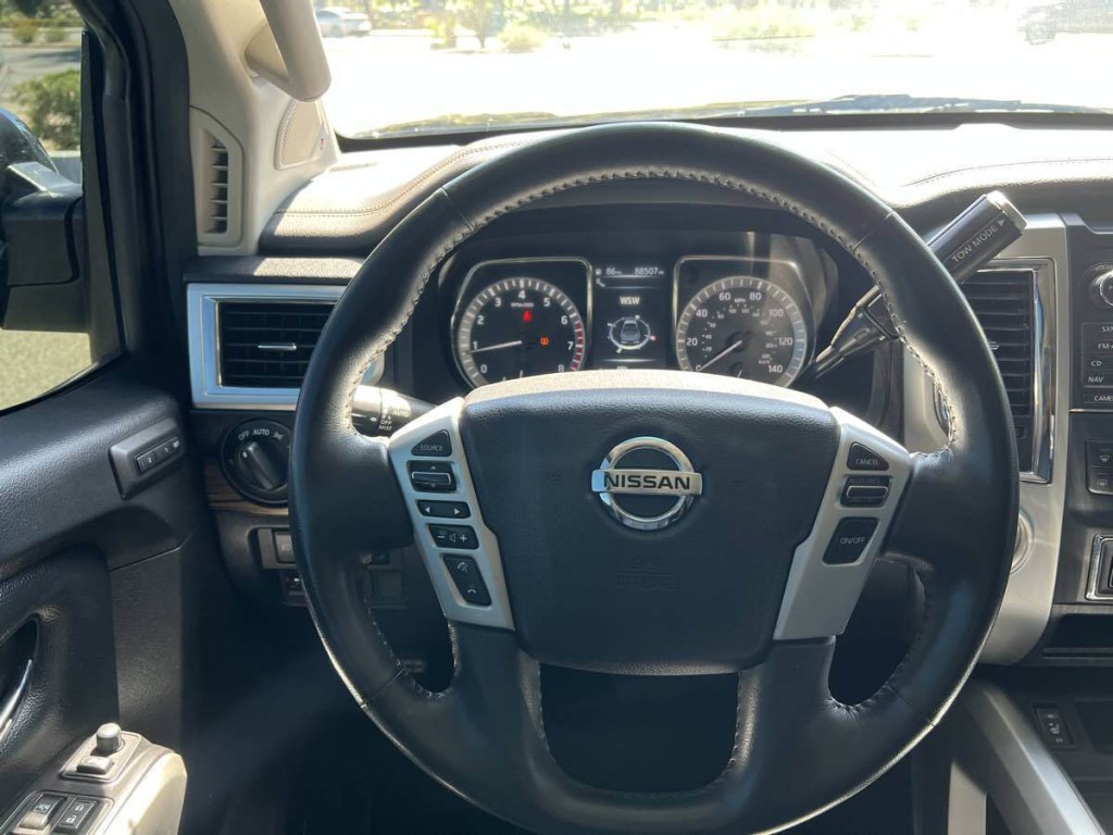 2017 Nissan Titan Image 18