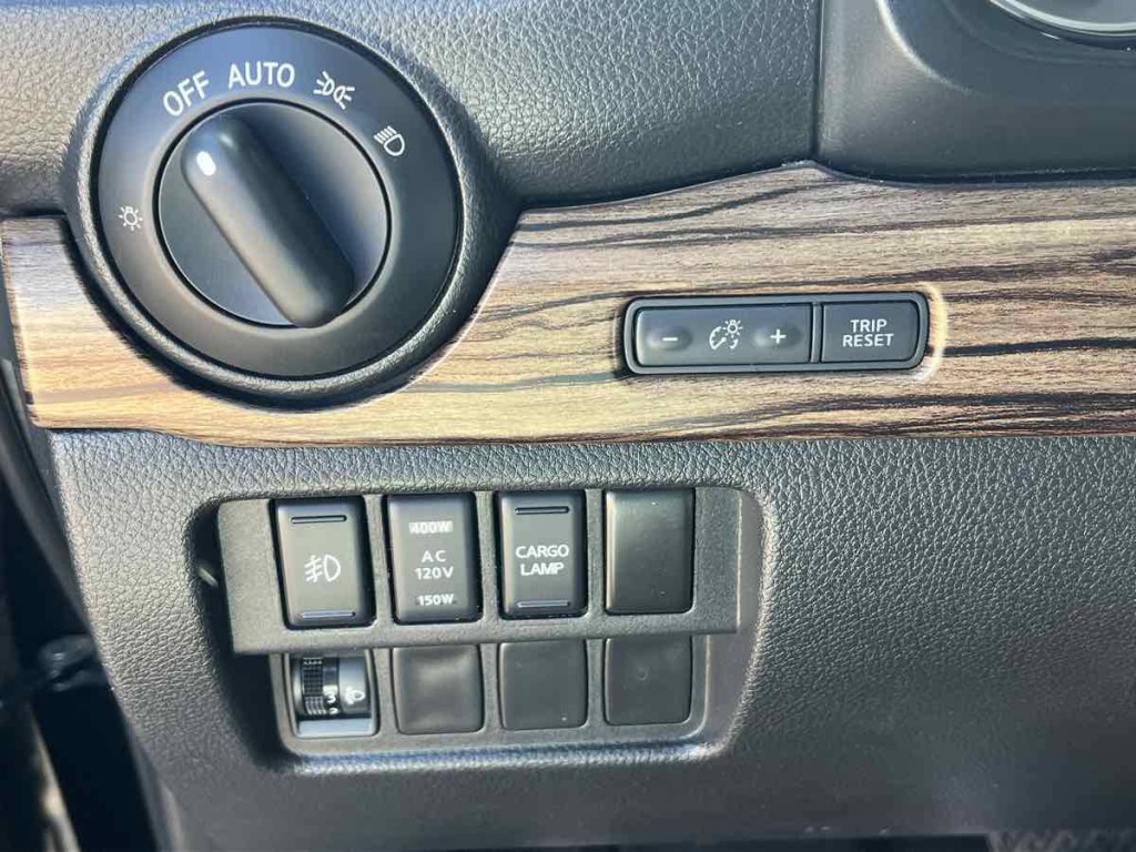 2017 Nissan Titan Image 26