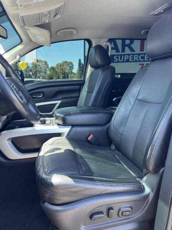 2017 Nissan Titan Image 31