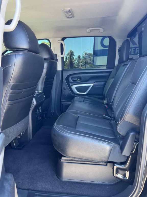 2017 Nissan Titan Image 33