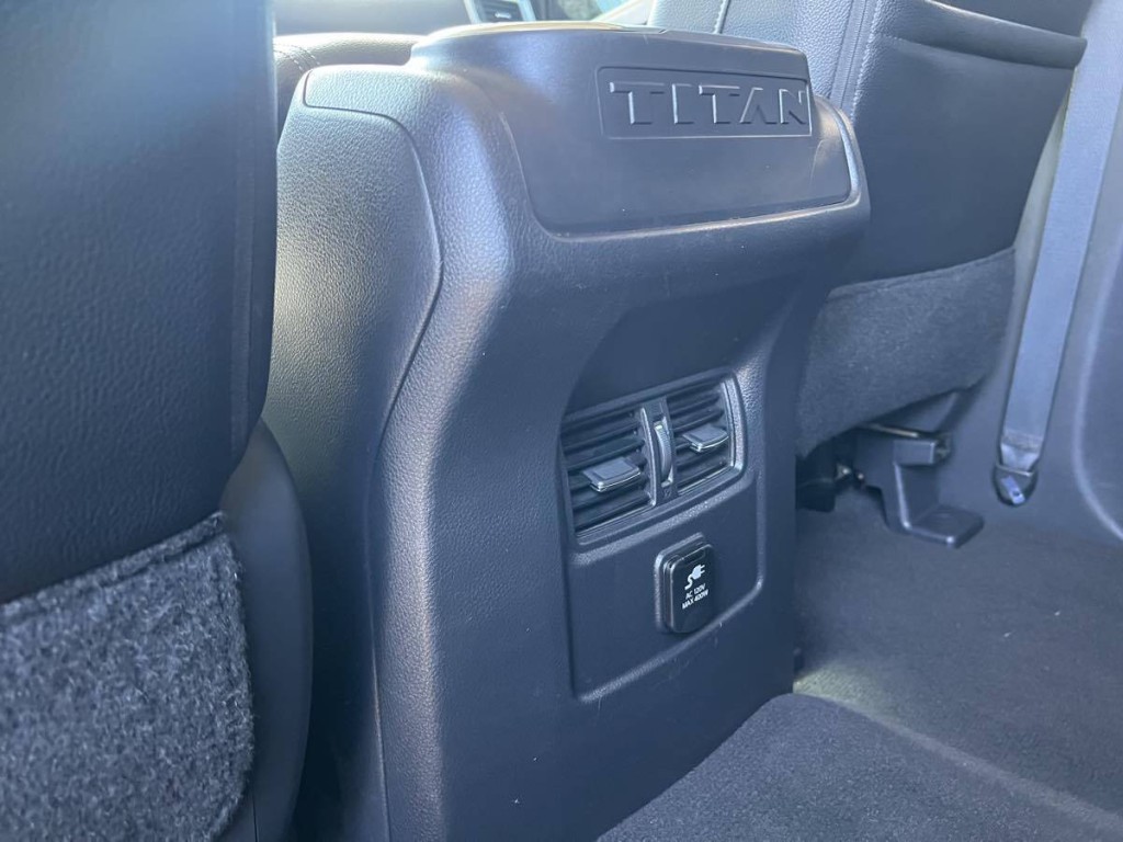 2017 Nissan Titan Image 34