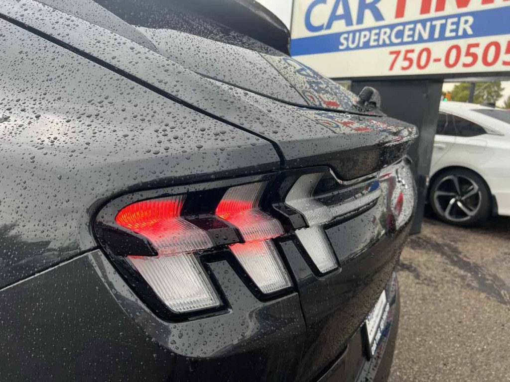 2021 Ford Mustang Image 9