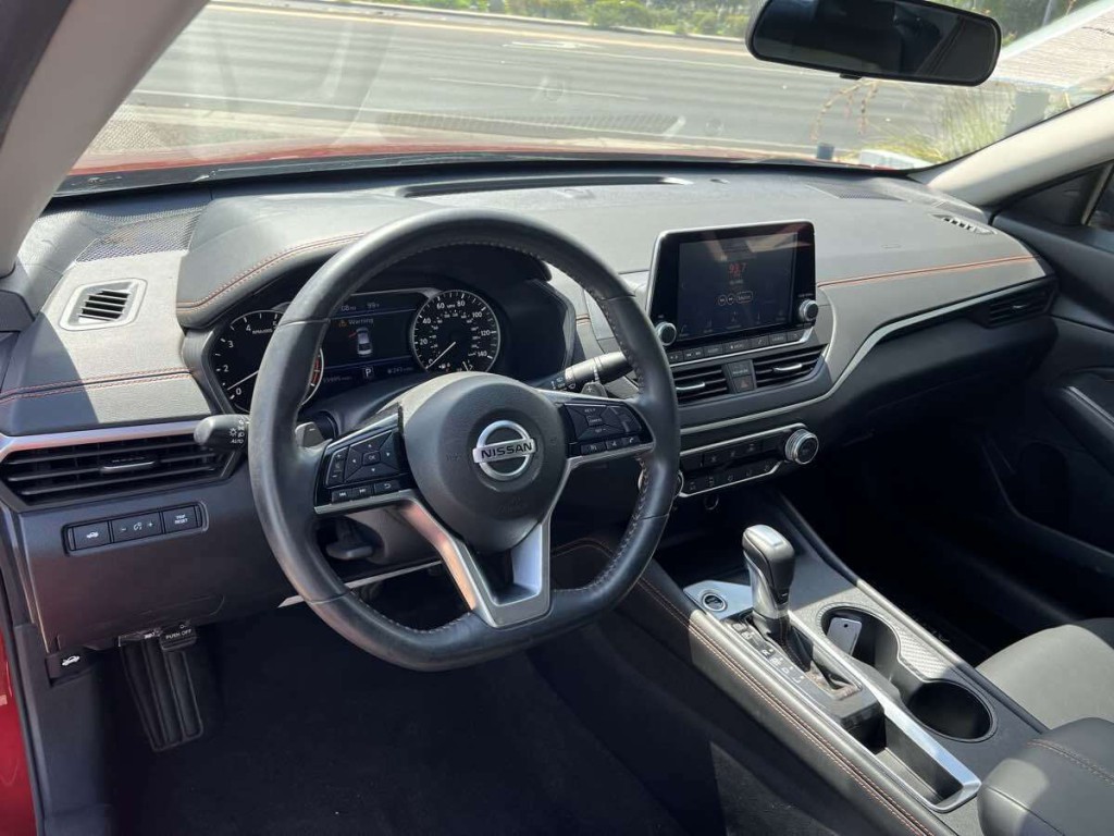 2021 Nissan Altima Image 10