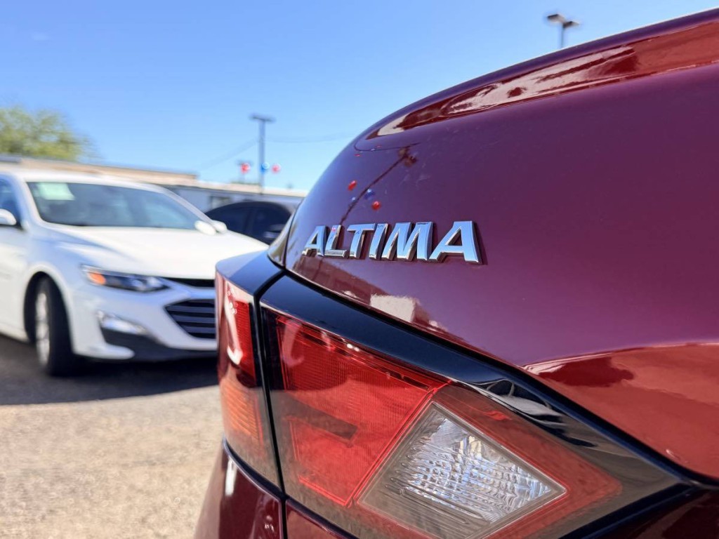 2021 Nissan Altima Image 10