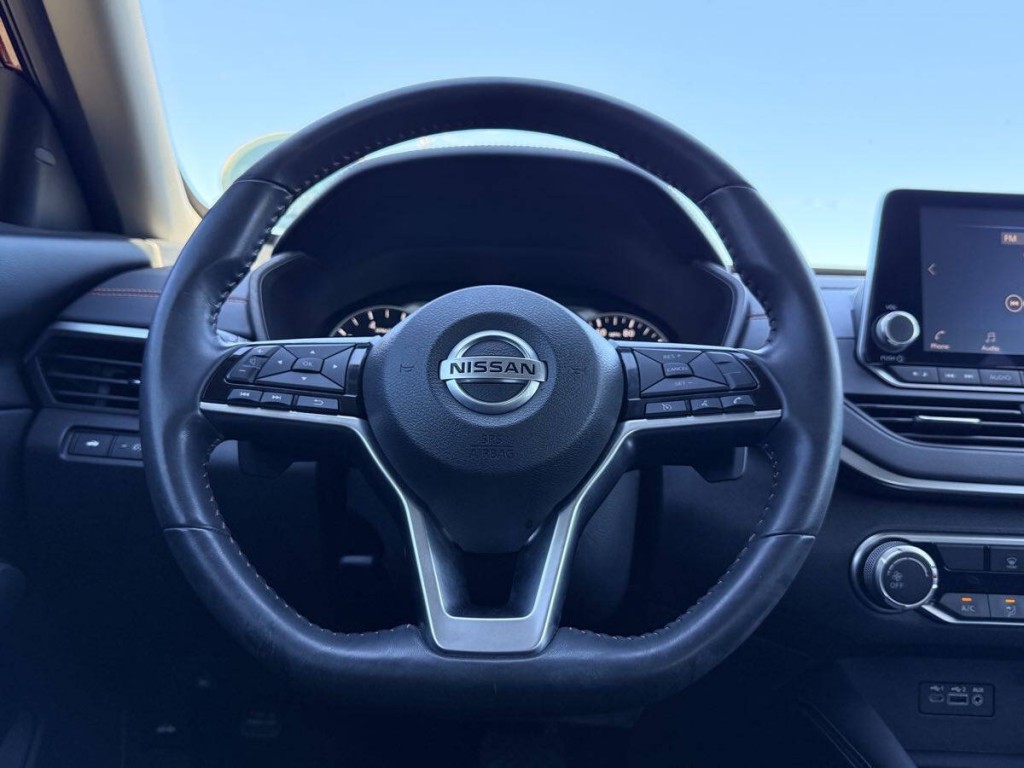2021 Nissan Altima Image 17