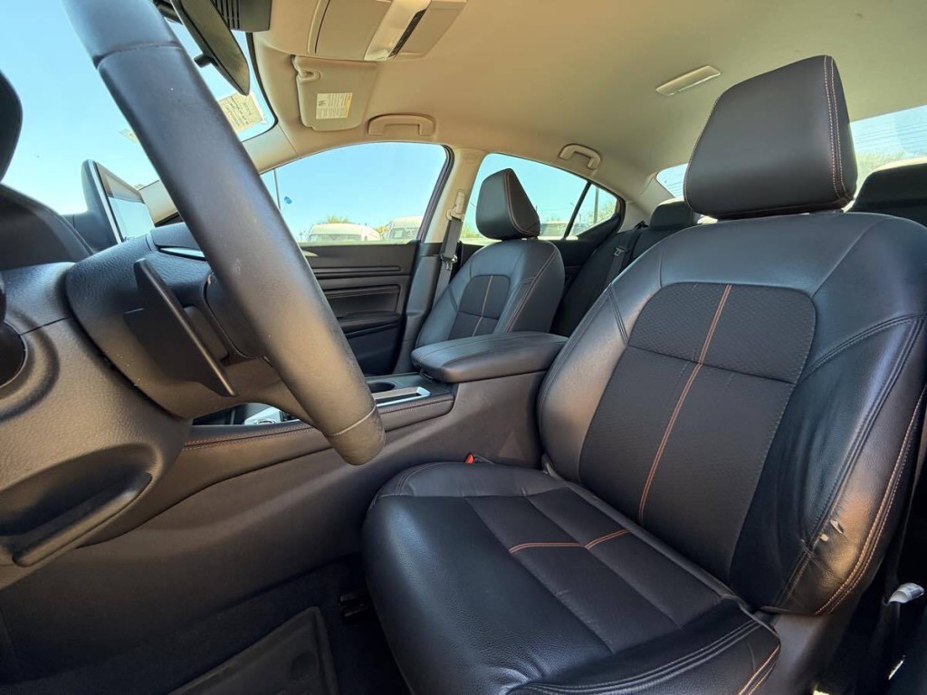 2021 Nissan Altima Image 21