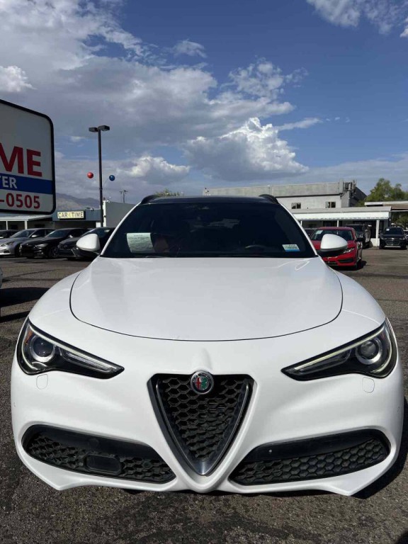 2018 Alfa Romeo Stelvio Image 2