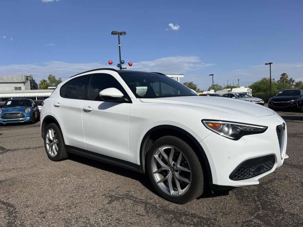 2018 Alfa Romeo Stelvio Image 3