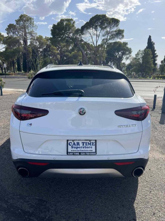 2018 Alfa Romeo Stelvio Image 4