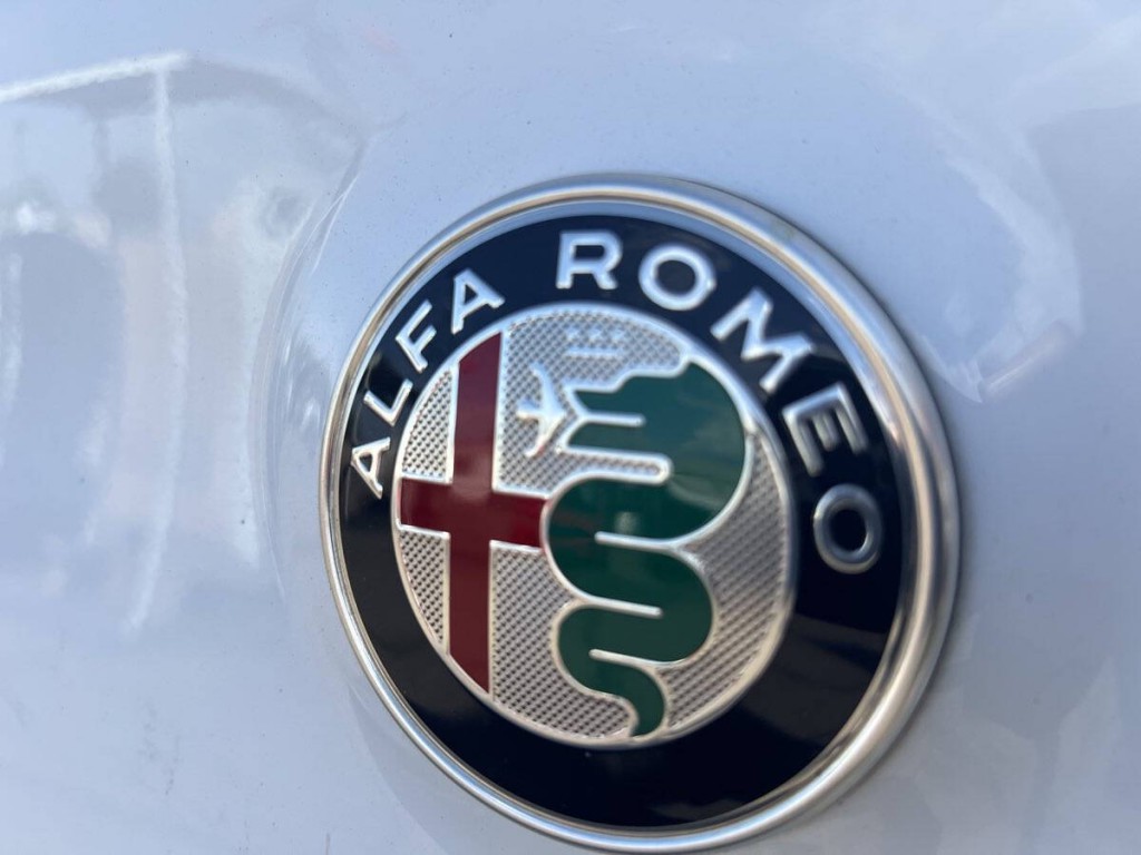 2018 Alfa Romeo Stelvio Image 6