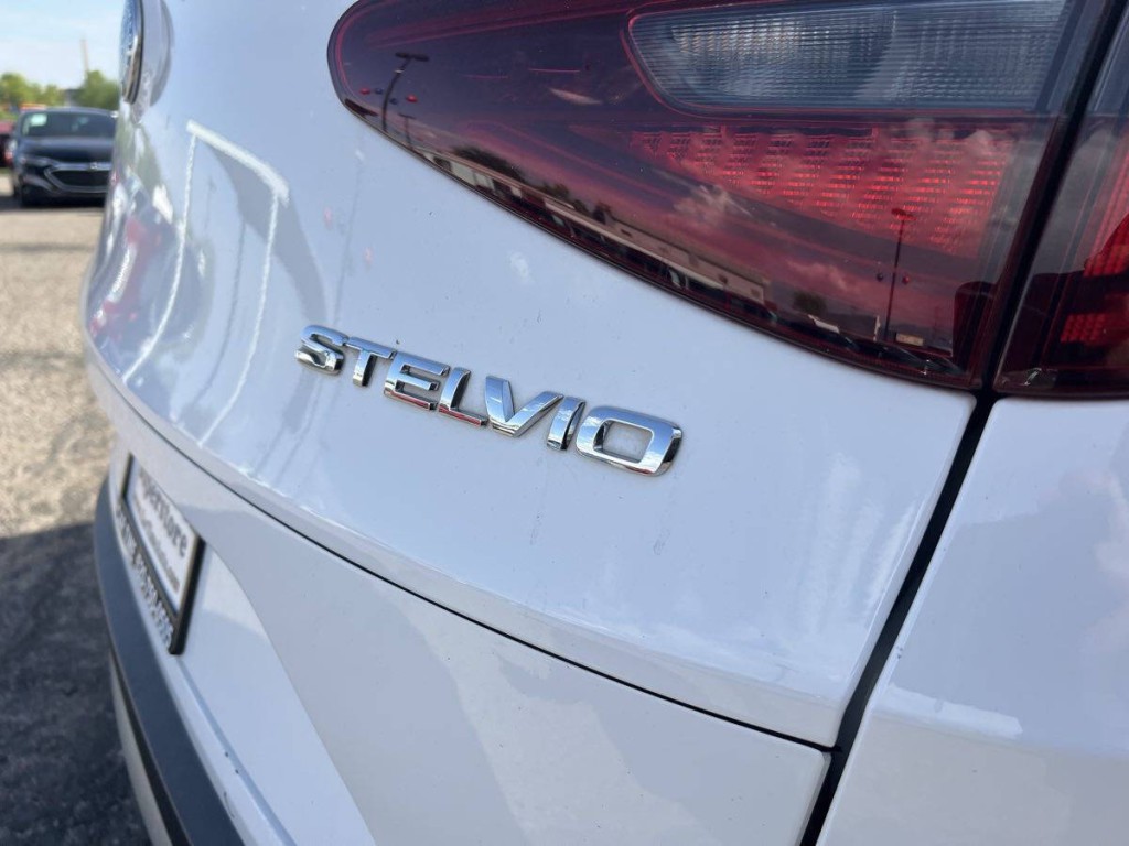 2018 Alfa Romeo Stelvio Image 7
