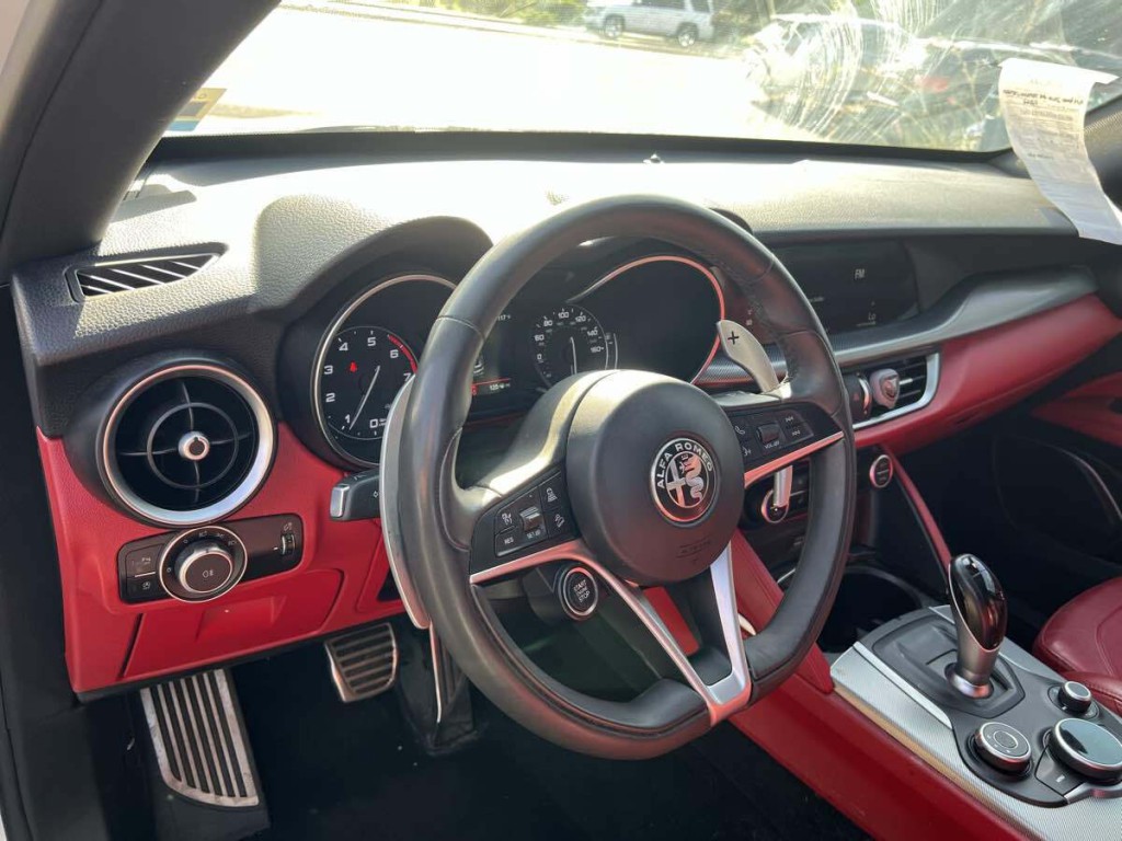 2018 Alfa Romeo Stelvio Image 12