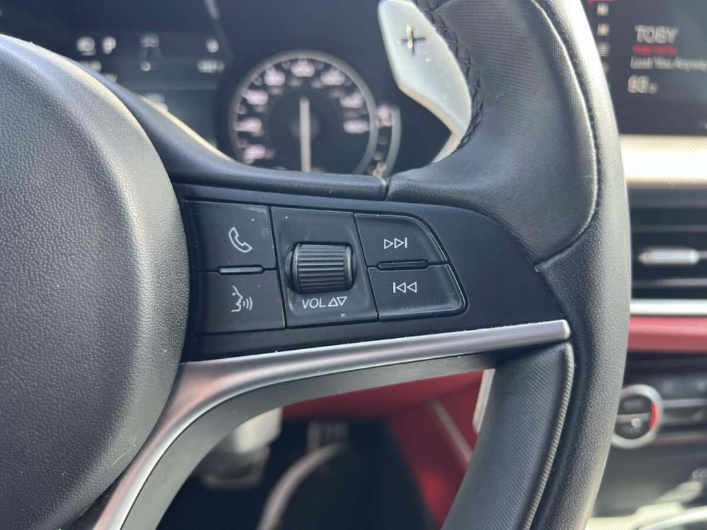 2018 Alfa Romeo Stelvio Image 16