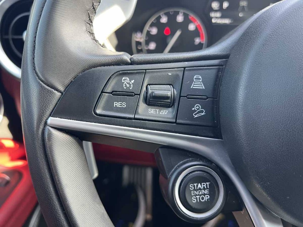 2018 Alfa Romeo Stelvio Image 17
