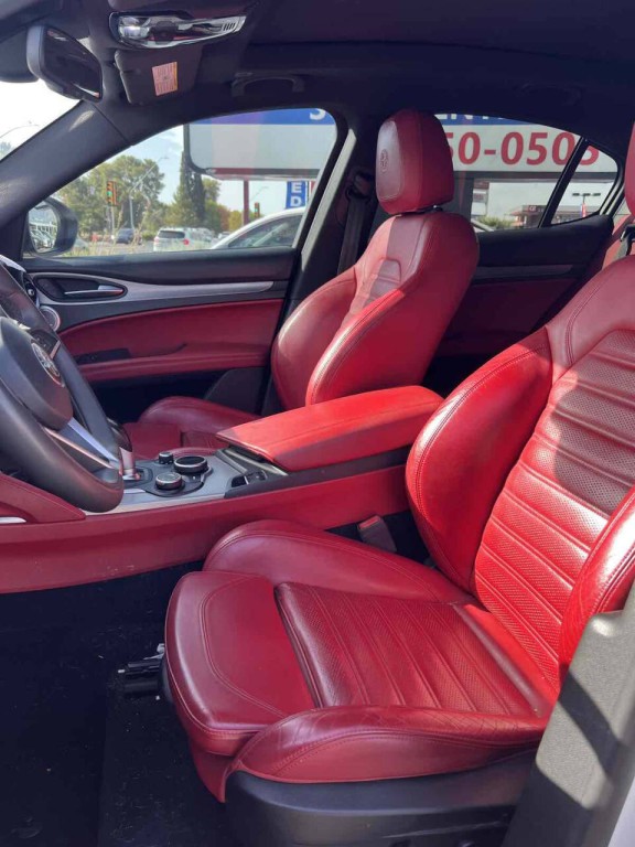 2018 Alfa Romeo Stelvio Image 19