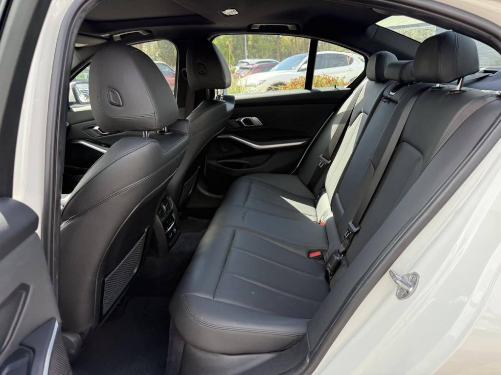 2019 BMW 3 Series Image 11