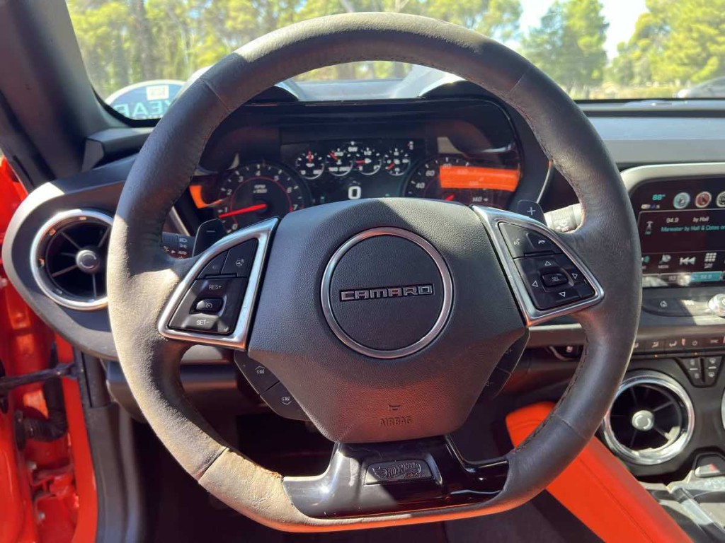 2018 Chevrolet Camaro Image 11