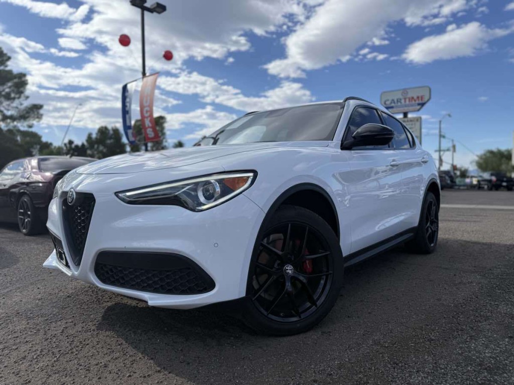 2019 Alfa Romeo Stelvio Image 2