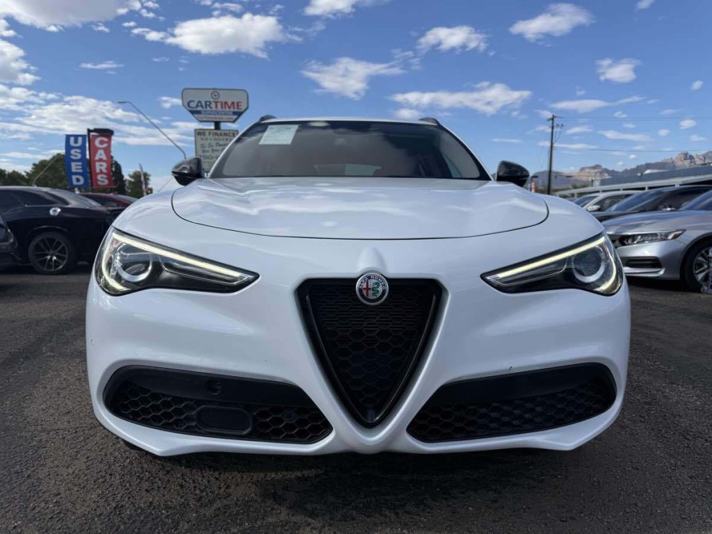 2019 Alfa Romeo Stelvio Image 3