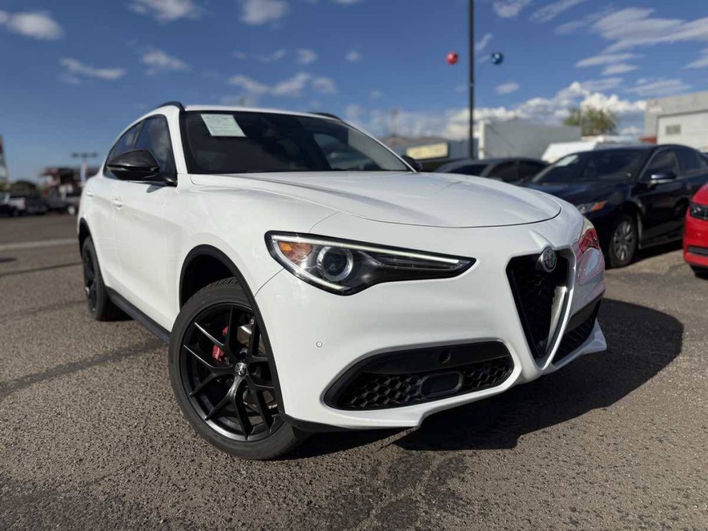 2019 Alfa Romeo Stelvio Image 4