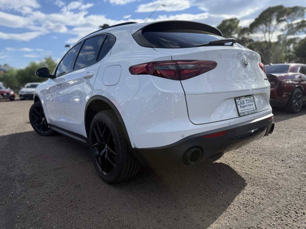 2019 Alfa Romeo Stelvio Image 5