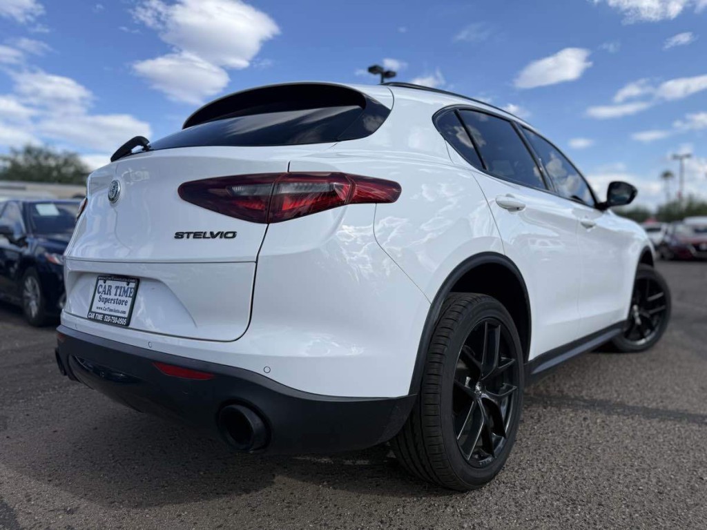 2019 Alfa Romeo Stelvio Image 7