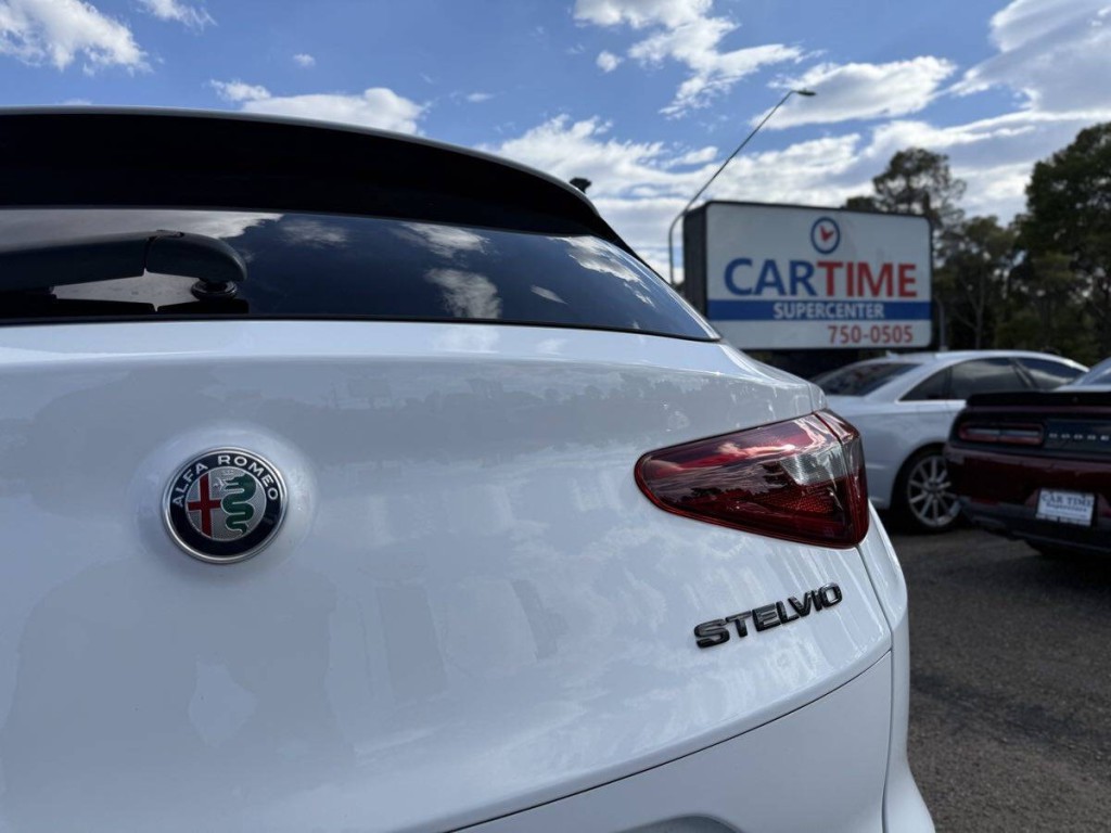 2019 Alfa Romeo Stelvio Image 9