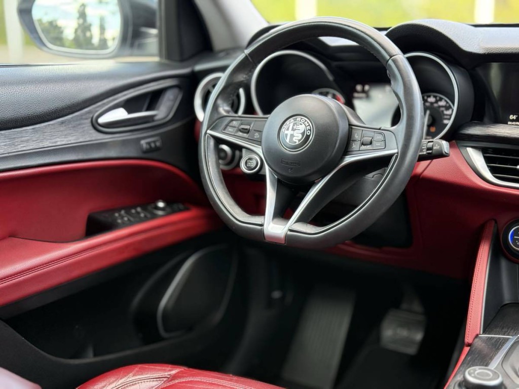 2019 Alfa Romeo Stelvio Image 14